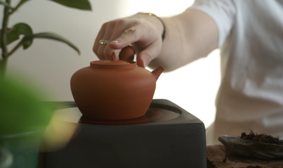 Чайник для воды на плитке